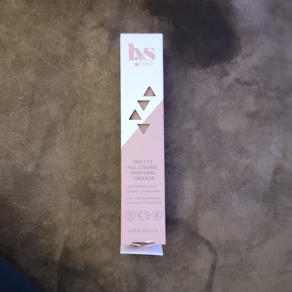 NWT Lys Beauty Concealer